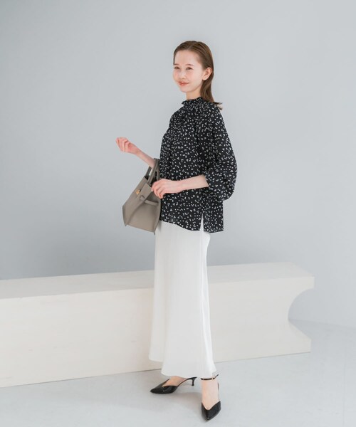 URBAN RESEARCH ROSSO（アーバンリサーチロッソ）の「『WEB/一部店舗限定』ウォッシャブルランダムドットブラウス（シャツ/ブラウス・レディース・L/BEIGE/BLACK・Free）」の6枚目の写真