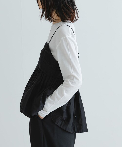 URBAN RESEARCH（アーバンリサーチ）の「レース切り替えキャミブラウス（キャミソール・レディース・BLACK/OFF・FREE）」の21枚目の写真