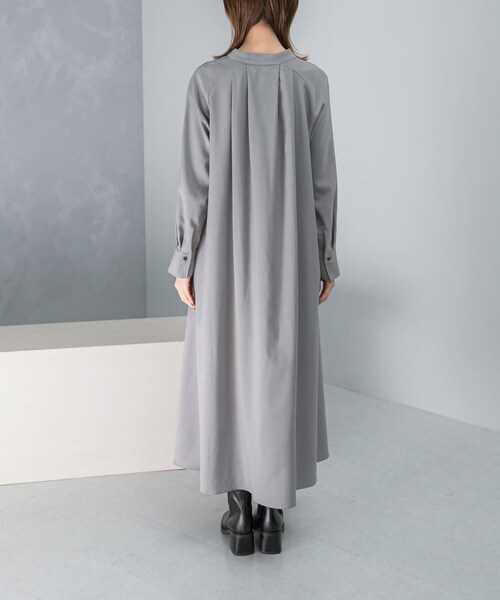 URBAN RESEARCH ROSSO（アーバンリサーチロッソ）の「ポケットデザインVネックワンピース（ワンピース・レディース・GRAY/YELLOW/CHARCOAL/GREEN・FREE）」の18枚目の写真