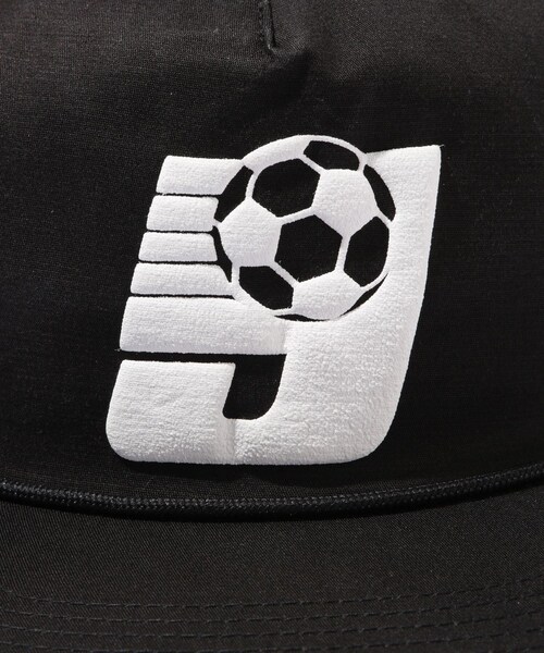 ADAM ET ROPE'（アダムエロペ）の「【YESEYESEE/イエスアイシー】Soccoer Team Trucker（キャップ・メンズ・ブラック/ホワイト/ブルー・F）」の10枚目の写真