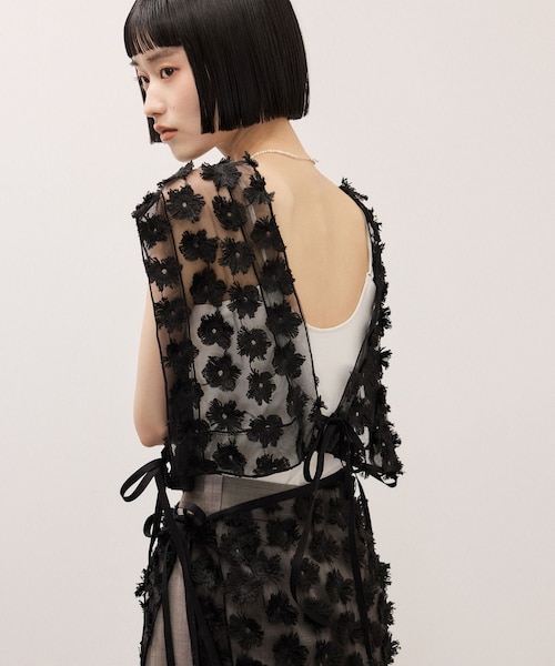 ADAM ET ROPE'(アダムエロペ)の「フラワーチュール2WAYトップス(シャツ/ブラウス・レディース・ブラック/ホワイト・F)」の10枚目の写真