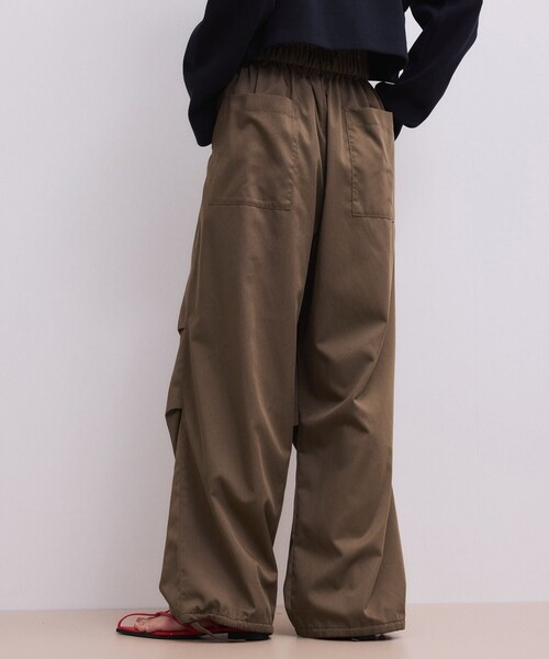 ADAM ET ROPE'(アダムエロペ)の「【WEB限定】リラックスパラシュートパンツ(その他パンツ・レディース・チャコール/ブラウン・36/38)」の15枚目の写真