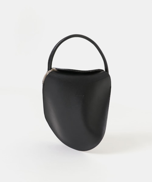 URBAN RESEARCH(アーバンリサーチ)の「MARROW TWIST TOTE(ハンドバッグ・レディース・USUTAMAGO/BLACK/M WHITE・-)」の2枚目の写真