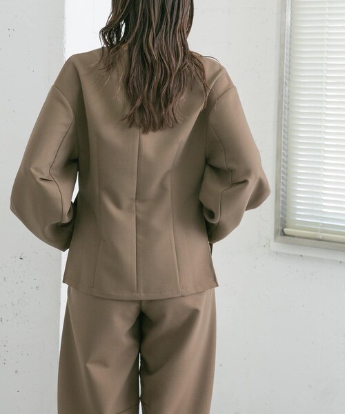 KBF（ケイビーエフ）の「ウエストシェイプジャケット（テーラードジャケット・レディース・FOG GREEN/BROWN・one）」の7枚目の写真