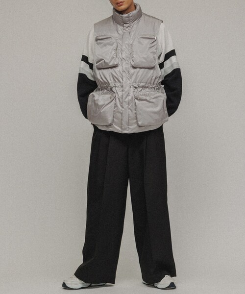 ADAM ET ROPE'（アダムエロペ）の「［OUTER］WSIZE PADDED VEST UNISEX（ダウンベスト・レディース・ブラック/シルバー・38/40）」の13枚目の写真