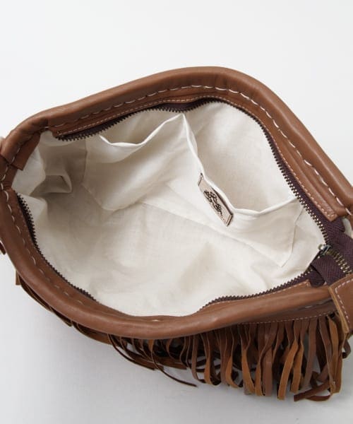 URBAN RESEARCH（アーバンリサーチ）の「Shuku-ran　フリンジクラッチ（クラッチバッグ・レディース・WHITE/BROWN・-）」の10枚目の写真