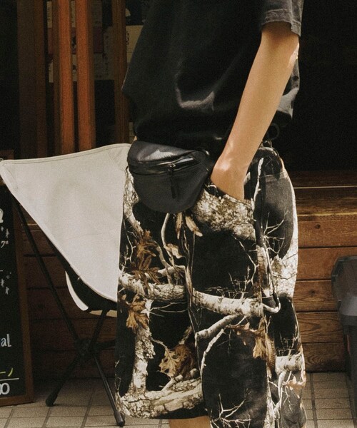 URBAN RESEARCH(アーバンリサーチ)の「『別注』BAGJACK×URBS LEATHER HIP BAG(ボディバッグ/ウエストポーチ・メンズ・BLACK・Free)」の3枚目の写真