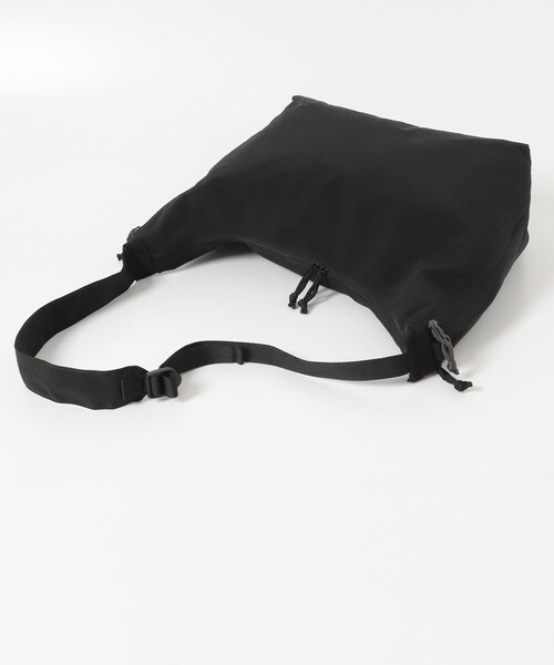 URBAN RESEARCH DOORS(アーバンリサーチドアーズ)の「撥水MULTIPOCKET SHOULDER(ショルダーバッグ・メンズ・BLACK/D.GRAY/NAVY・-)」の8枚目の写真