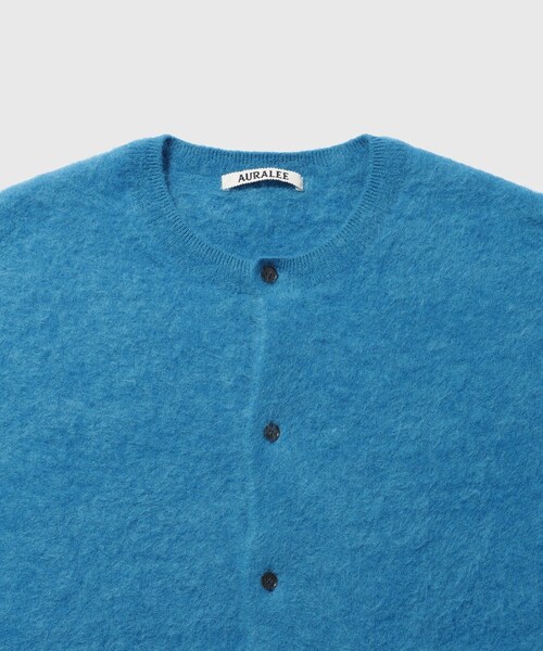 ADAM ET ROPE'（アダムエロペ）の「【AURALEE/オーラリー】GARMENT-DYED BABY ALPACA FUR KNIT C/NECK CARDIGAN（カーディガン/ボレロ・メンズ・ライトグレー/ブルー系・3/4）」の7枚目の写真