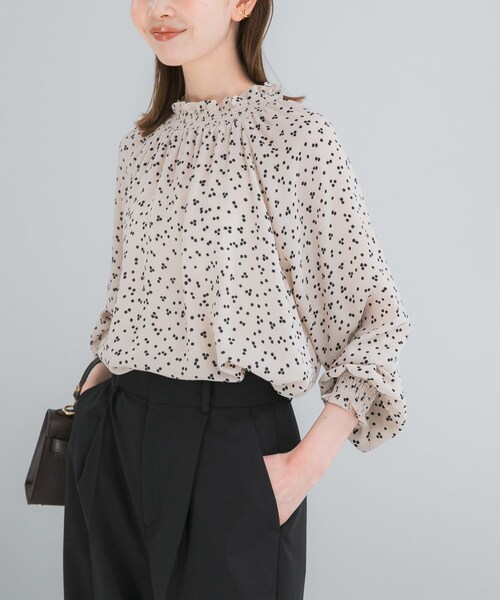 URBAN RESEARCH ROSSO（アーバンリサーチロッソ）の「『WEB/一部店舗限定』ウォッシャブルランダムドットブラウス（シャツ/ブラウス・レディース・L/BEIGE/BLACK・Free）」の19枚目の写真