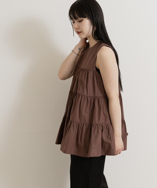 THE GOODLAND MARKET（ザグッドランドマーケット）の「FANAKA　Poplin tiered blouse（シャツ/ブラウス・レディース・024BLU/BLACK/58BRN・FREE）」の11枚目の写真
