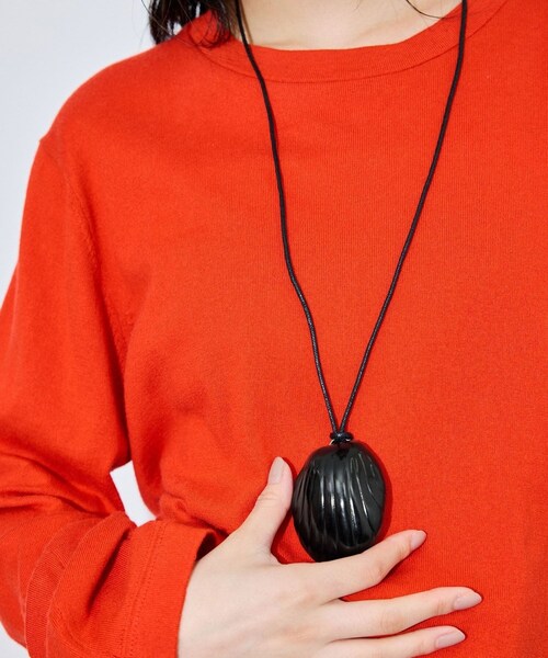 ADAM ET ROPE'(アダムエロペ)の「【JAMIRAY(ジャミレイ)】LEATHER SHELL N/C(ネックレス・レディース・ブラック・F)」の2枚目の写真