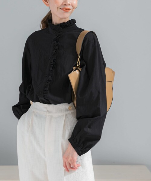 URBAN RESEARCH ROSSO（アーバンリサーチロッソ）の「『WEB限定』フリルスタンドカラーシャツ（シャツ/ブラウス・レディース・LIGHTBEIGE/BLACK/DOT・Free）」の18枚目の写真