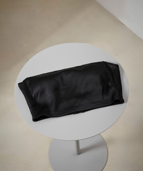 ADAM ET ROPE'（アダムエロペ）の「アセテートサテンベアトップ（チューブトップ・レディース・ブラック/オフホワイト・M/S）」の4枚目の写真