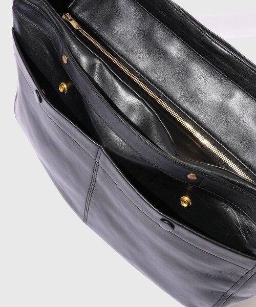 ADAM ET ROPE'（アダムエロペ）の「【CCU/シーシーユー】NEW NEWSPAPER BAG M SIZE（ショルダーバッグ・メンズ・ブラック・F）」の8枚目の写真