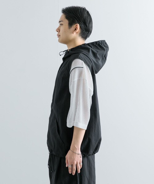 SENSE OF PLACE by URBAN RESEARCH（センスオブプレイスバイアーバンリサーチ）の「『セットアップ対応』ナイロンフーデッドトラックベスト（テーラードジャケット・メンズ・BLACK/L.BLUE・M/L）」の13枚目の写真