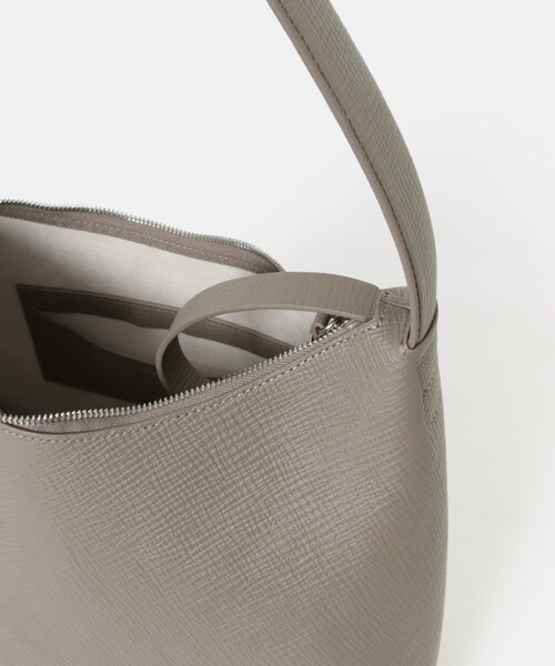 URBAN RESEARCH（アーバンリサーチ）の「STUDIO NICHOLSON　HOBO BAG TYPE1（ショルダーバッグ・レディース・CONKER/D NAVY/ELEPHANT・FREE）」の6枚目の写真