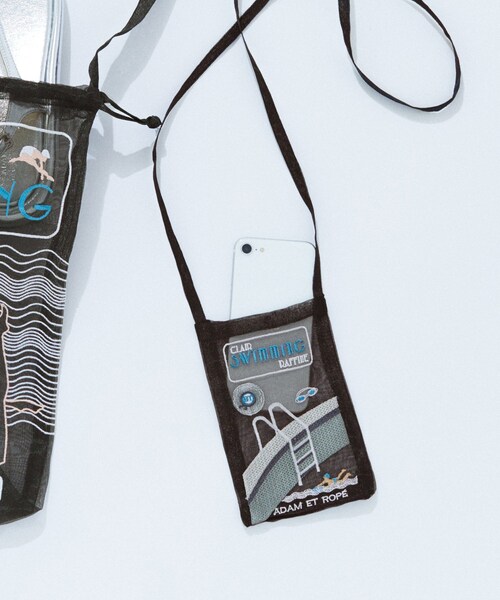 ADAM ET ROPE'（アダムエロペ）の「【公式サイト限定・一部店舗展開】【BRIGITTE TANAKA×ADAM ET ROPE'】SWIMMING POCHETTE（ボディバッグ/ウエストポーチ・レディース・ブラック/ピンク・F）」の2枚目の写真