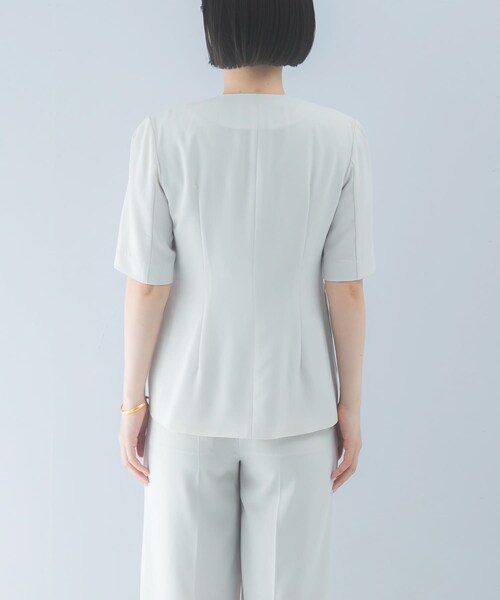 URBAN RESEARCH ROSSO(アーバンリサーチロッソ)の「クールタッチ 防シワ ハーフスリーブジャケット(ノーカラージャケット・レディース・GREIGE/DARK NAVY・Free)」の4枚目の写真