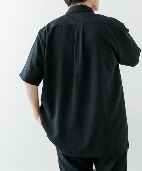 ITEMS URBANRESEARCH(アイテムズ アーバンリサーチ)の「『イージーケア/速乾/UVカット』『セットアップ対応』クイックドライリネンタッチ半袖シャツ(シャツ/ブラウス・メンズ・CHA/GRN/BRN/BLK・M/L)」の11枚目の写真