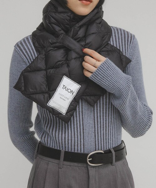 KBF（ケイビーエフ）の「TAION　CITY DOWN SCARF（マフラー・レディース・BLACK/G.BEIGE・One）」の3枚目の写真
