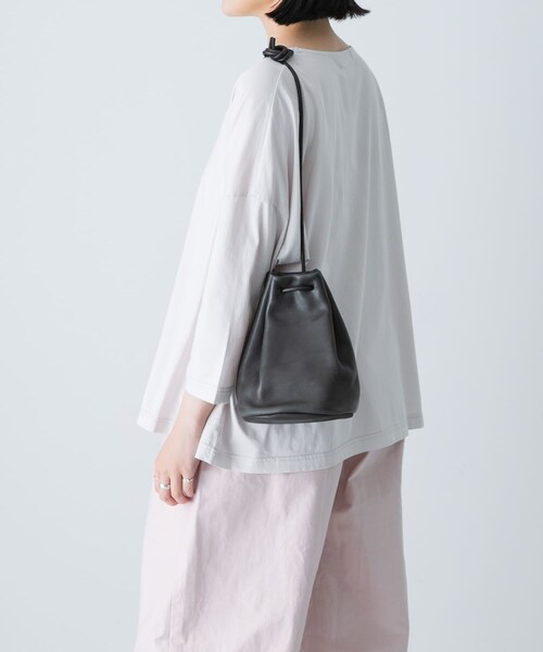 かぐれ（カグレ）の「MORMYRUS　drawstring bag（その他雑貨・レディース・BLACK・FREE）」の2枚目の写真