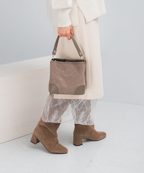 URBAN RESEARCH ROSSO（アーバンリサーチロッソ）の「AULENTTI　スエードスクエアBAG（ハンドバッグ・レディース・TAUPE/CUOIO・0）」の5枚目の写真