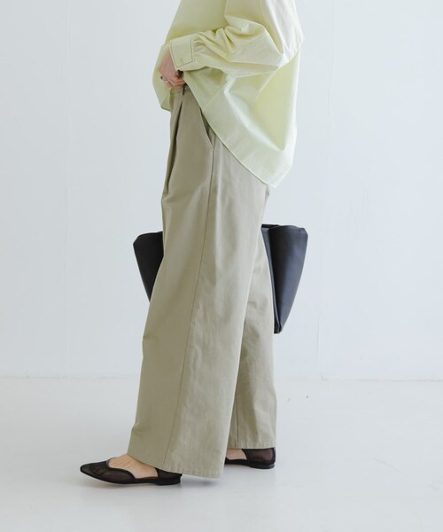 URBAN RESEARCH(アーバンリサーチ)の「チノワイドパンツ(チノパンツ・レディース・BEIGE/NATURAL・36/38)」の2枚目の写真