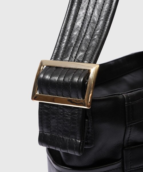 ADAM ET ROPE'（アダムエロペ）の「【CCU/シーシーユー】NEW NEWSPAPER BAG M SIZE（ショルダーバッグ・メンズ・ブラック・F）」の6枚目の写真