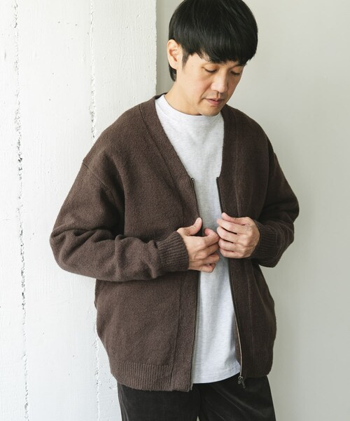 URBAN RESEARCH DOORS（アーバンリサーチドアーズ）の「AIR FIT Vネックカーディガン（カーディガン/ボレロ・メンズ・GREEN/BROWN/BLACK・M/L）」の2枚目の写真