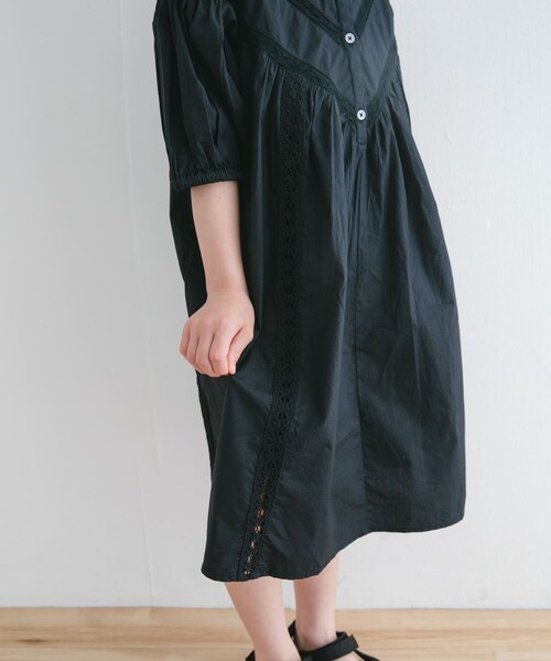 URBAN RESEARCH DOORS(アーバンリサーチドアーズ)の「ハシゴレースワンピース(KIDS)(ワンピース・キッズ・BLUE/OFF.BEIGE/BLACK・105/120/135)」の20枚目の写真