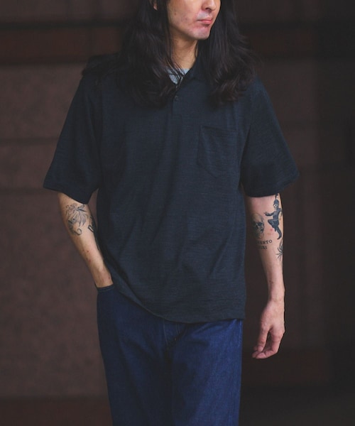 ADAM ET ROPE'（アダムエロペ）の「【BATONER for WILD LIFE TAILOR】WOOL天竺 ハーフスリーブ ニットポロ（ポロシャツ・メンズ・ブラック系・2/3/4）」の13枚目の写真