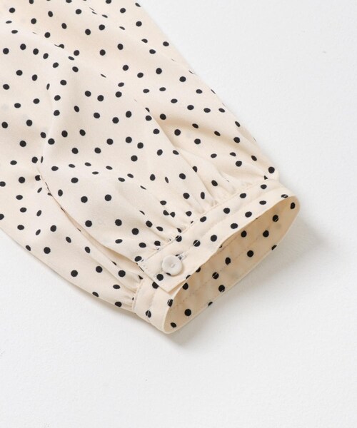 URBAN RESEARCH ROSSO（アーバンリサーチロッソ）の「『WEB限定』フリルスタンドカラーシャツ（シャツ/ブラウス・レディース・LIGHTBEIGE/BLACK/DOT・Free）」の19枚目の写真