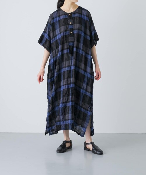 かぐれ（カグレ）の「Vlas Blomme　RAYON COTTON SHIRRING ONE-PIECE（ワンピース・レディース・BLUE・Free）」の2枚目の写真
