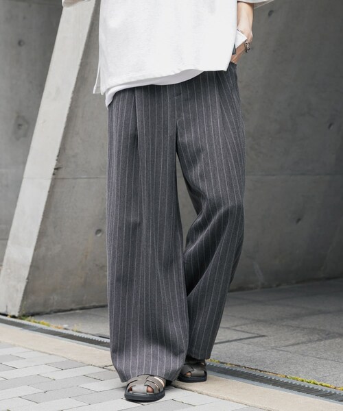 SENSE OF PLACE by URBAN RESEARCH(センスオブプレイスバイアーバンリサーチ)の「ピンストライプタックワイドスラックス(その他パンツ・メンズ・CHARCOAL/BROWN/GREIGE・M/L)」の5枚目の写真
