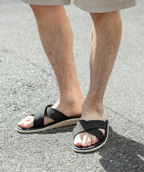 ITEMS URBANRESEARCH（アイテムズ アーバンリサーチ）の「エコレザークロスサンダル（サンダル・メンズ・BEG/BLK/GRY/CML・26.5/27.5）」の11枚目の写真
