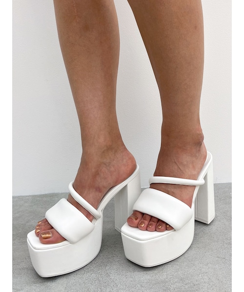 GYDA（ジェイダ）の「アシンメトリーラインパディングチャンキーサンダル（サンダル・レディース・オフホワイト/ブラック・S/M/L）」の2枚目の写真