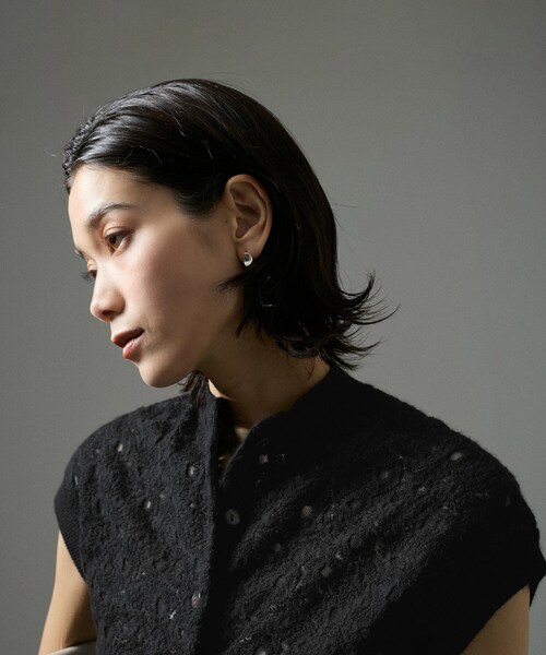 ADAM ET ROPE'(アダムエロペ)の「【J'aDoRe限定】【R&D.M.Co-OLDMAN'S TAILOR】LACE FLOWER NO SLEEVE CARDIGAN(ベスト・レディース・ブラック/ホワイト・F)」の13枚目の写真