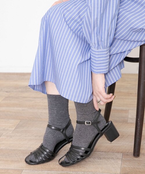 URBAN RESEARCH Sonny Label（アーバンリサーチサニーレーベル）の「メタリックアンクルストラップサンダル（サンダル・レディース・ゴールド/シルバー/ブラック・S/M/L）」の7枚目の写真