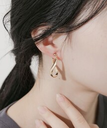 SMELLY | メタルツイストフープイヤリング(イヤリング)