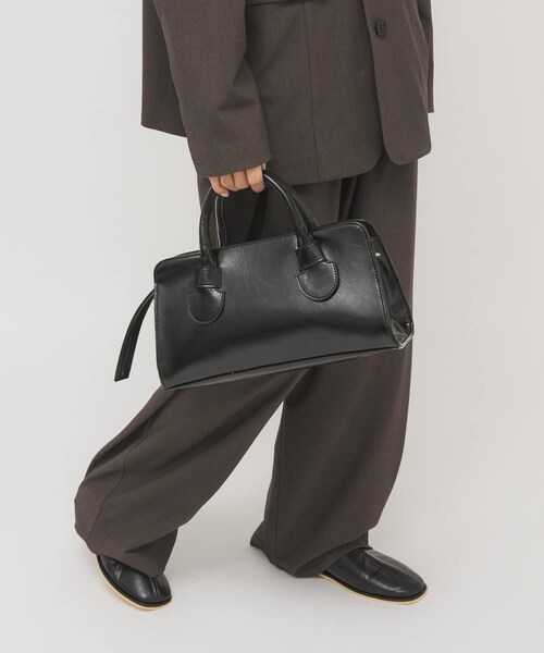 KBF（ケイビーエフ）の「ワイドデザインボストンBAG（ボストンバッグ・レディース・BLACK/D.BROWN・One）」の5枚目の写真