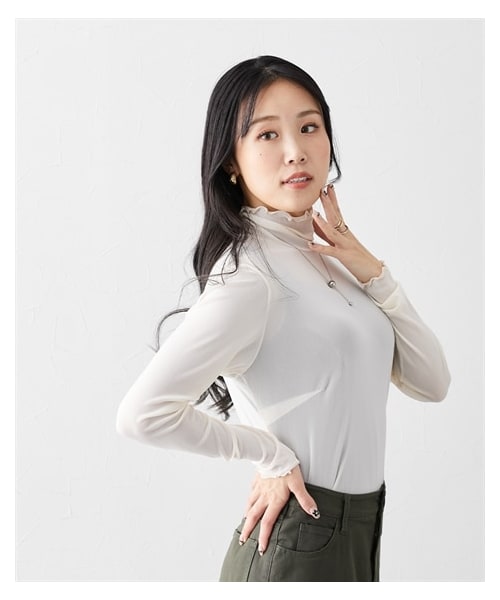 nissen（ニッセン）の「【大きい胸専用】シアー素材プチハイネック長袖カットソー（Tシャツ/カットソー・レディース・アイボリー/ブラック・FM/FL/FLL）」の5枚目の写真