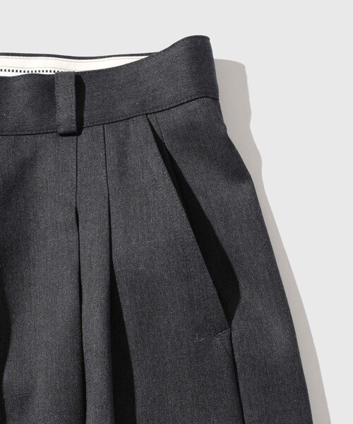 ADAM ET ROPE'(アダムエロペ)の「【RICE NINE TEN/ライス ナイン テン】THREE QUARTER WOOL 2TUCK TROUSERS(スラックス・メンズ・ブラック/チャコール・1/2)」の8枚目の写真