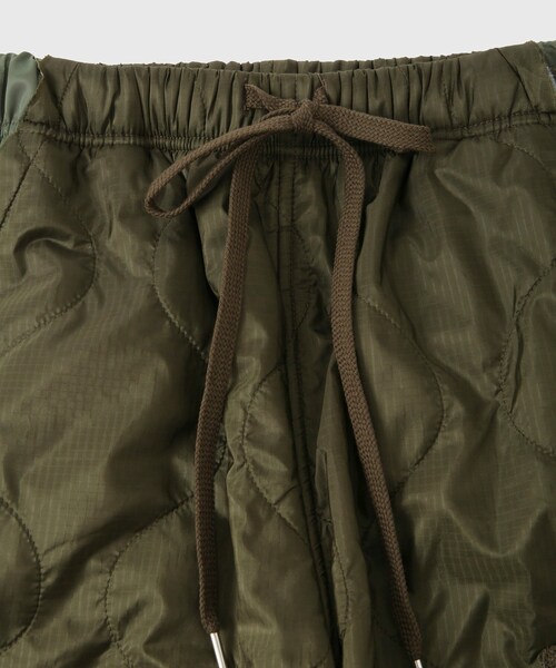 ADAM ET ROPE'（アダムエロペ）の「【elephant TRIBAL fabrics/エレファントトライバルファブリクス】Cut Off Quilting Cargo Pants（カーゴパンツ・メンズ・ブラック/カーキ・M）」の5枚目の写真