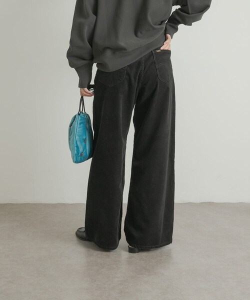 URBAN RESEARCH DOORS（アーバンリサーチドアーズ）の「『別注』Lee×DOORS　コーデュロイパンツ（その他パンツ・レディース・アイボリー/チャコール/パープル・S/M）」の19枚目の写真