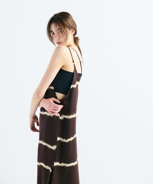URBAN RESEARCH（アーバンリサーチ）の「シルクミックスボーダープリントワンピース（ワンピース・レディース・OFF/BROWN・FREE）」の19枚目の写真