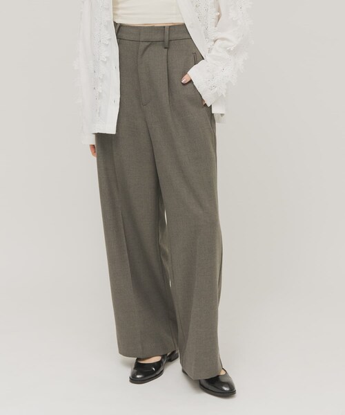 KBF（ケイビーエフ）の「ワンタックミニマルパンツ（その他パンツ・レディース・MOSS GRAY/CHARCOAL・36/38）」の4枚目の写真