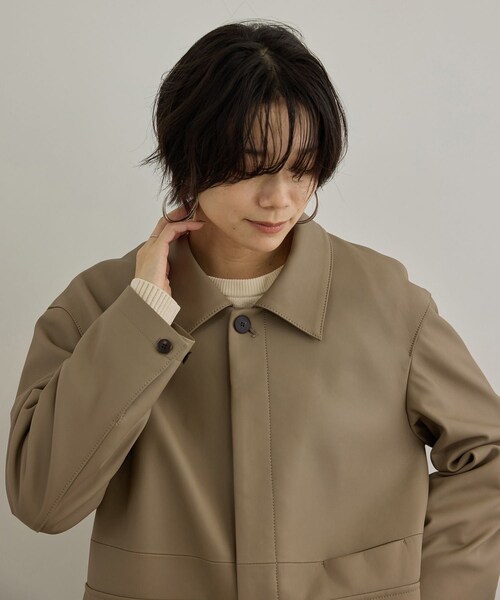 ADAM ET ROPE'(アダムエロペ)の「ラムレザーカバーオール / セットアップ対応(カバーオール・レディース・ダークブラウン/ベージュ・F)」の8枚目の写真