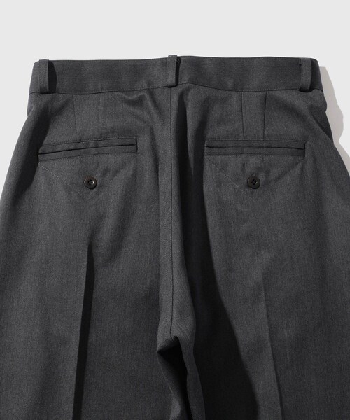 ADAM ET ROPE'(アダムエロペ)の「【RICE NINE TEN/ライス ナイン テン】THREE QUARTER WOOL 2TUCK TROUSERS(スラックス・メンズ・ブラック/チャコール・1/2)」の9枚目の写真