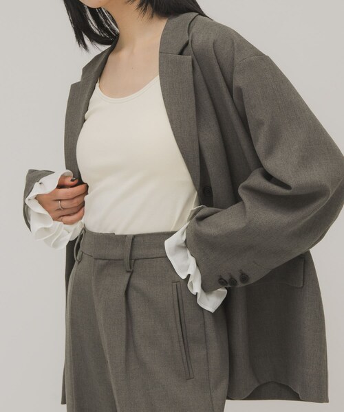 KBF（ケイビーエフ）の「スパゲティストラップカップ付きキャミ（キャミソール・レディース・IVORY/KHAKI/CHARCOAL/OFF/BLACK・One）」の11枚目の写真
